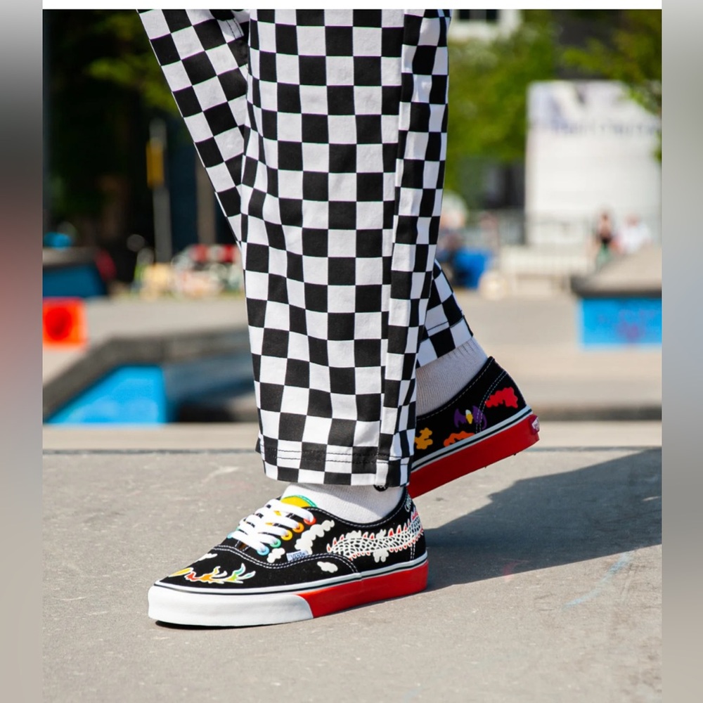 Vans Authentic OTW Gallery KAITLIN CHAN 2022 collection - Picture 2 of 12